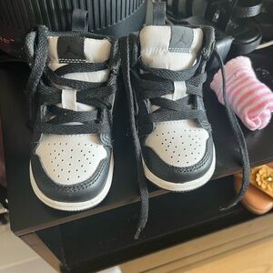 Jordan 1 mid SE